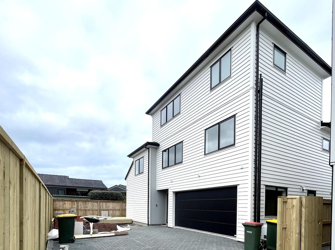 10 Rothwell Place, Sunnyhills, Auckland - Carousel 1
