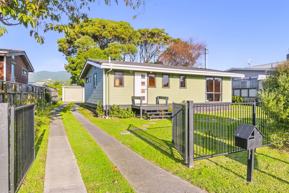 10 Nugget Grove, Raumati Beach, Paraparaumu - Carousel 1