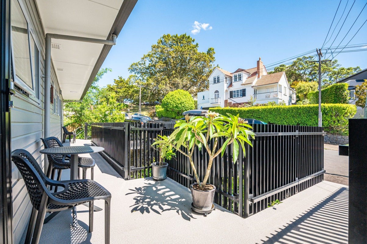 2/17 Cathedral Place, Parnell, Auckland - Carousel 2