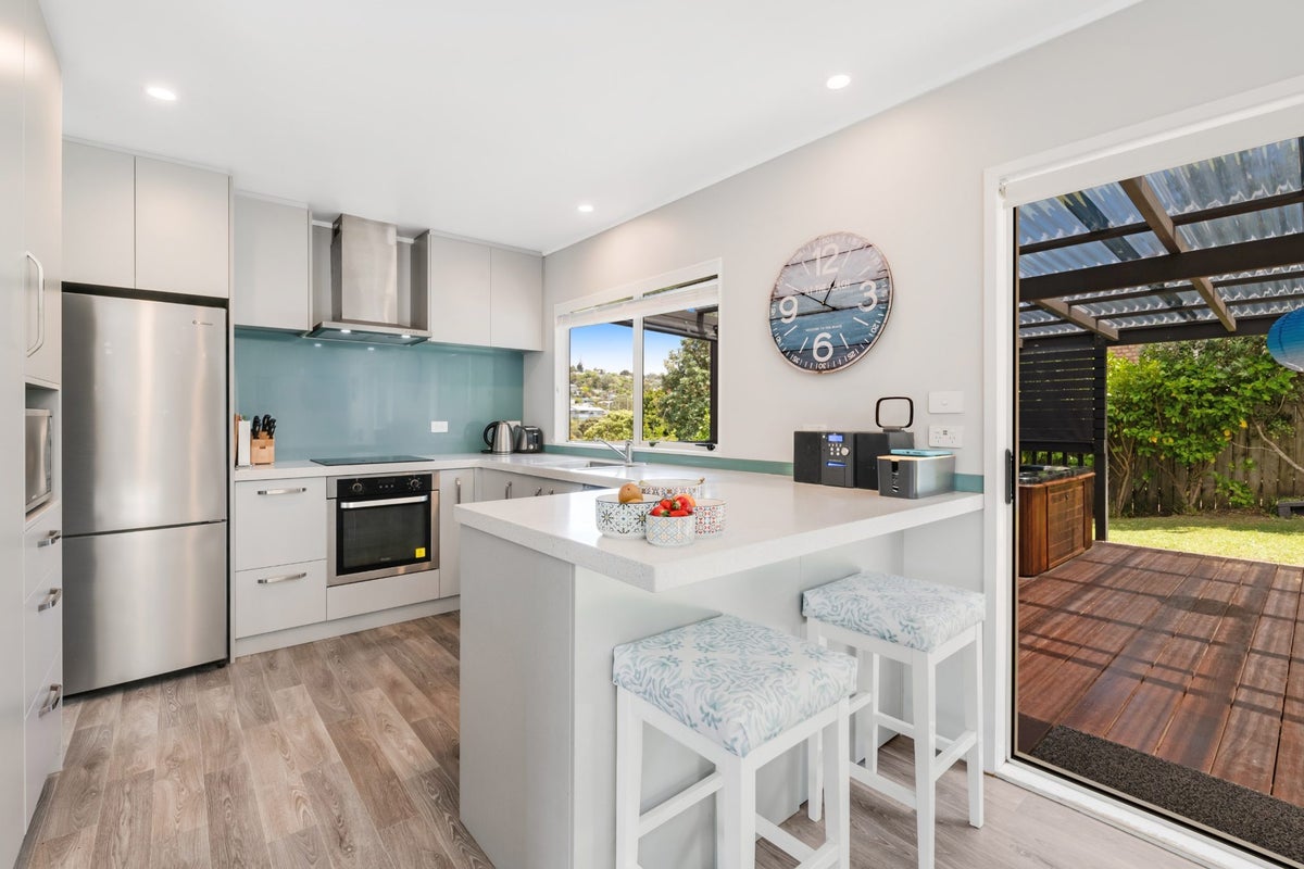 59 Donald Street, Stanmore Bay, Whangaparaoa - Carousel 2