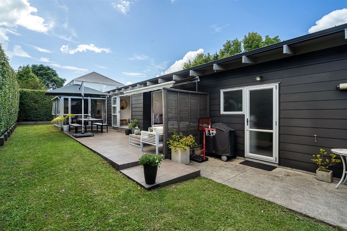 1/52 Norwood Road, Bayswater, Auckland - Carousel 30