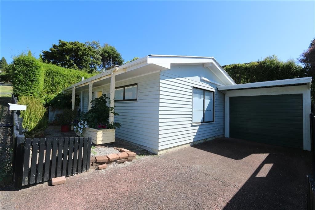 2/1 Catton Crescent, Mount Roskill, Auckland - Carousel 1