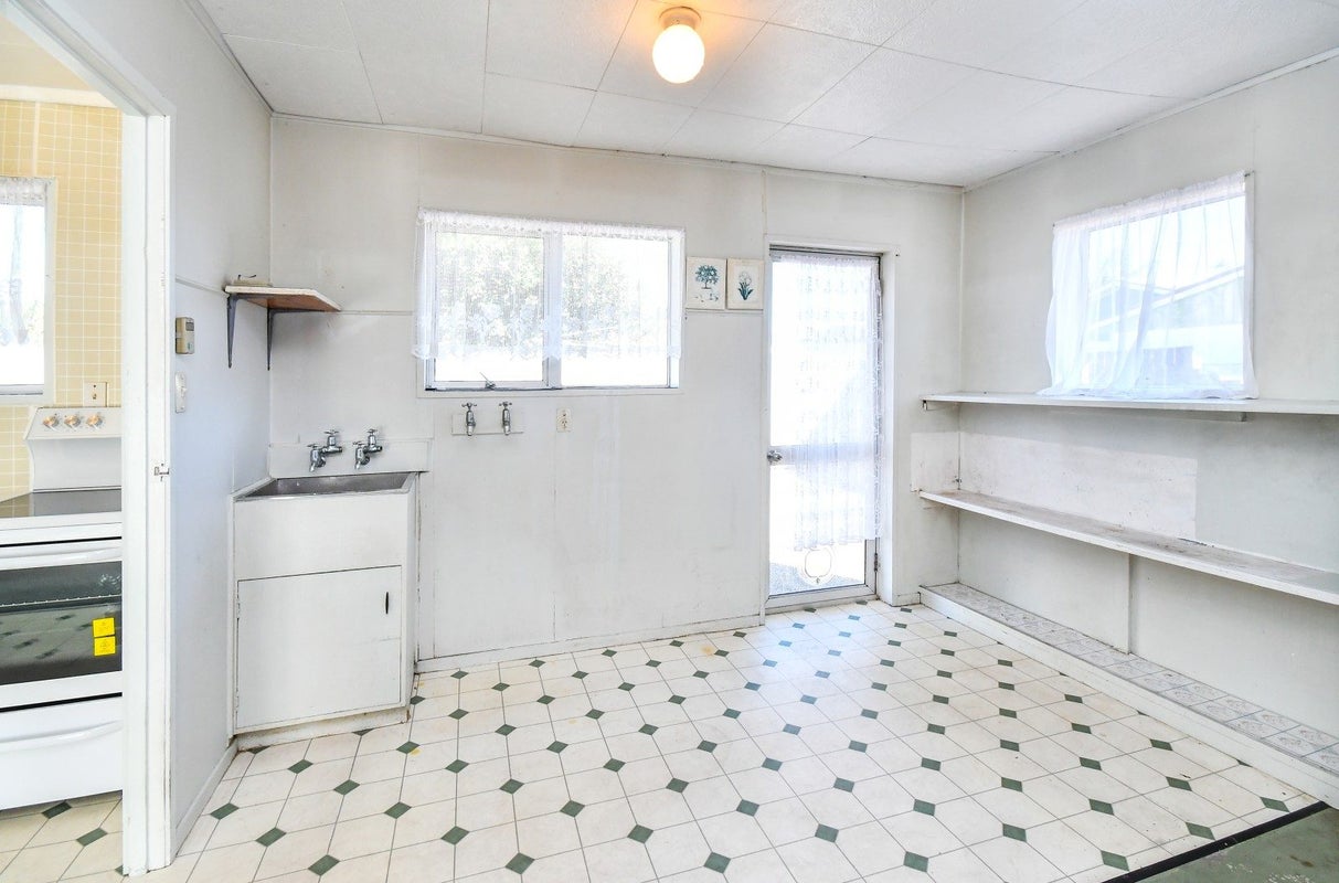 2/16 Gibbons Road, Weymouth, Auckland - Carousel 11