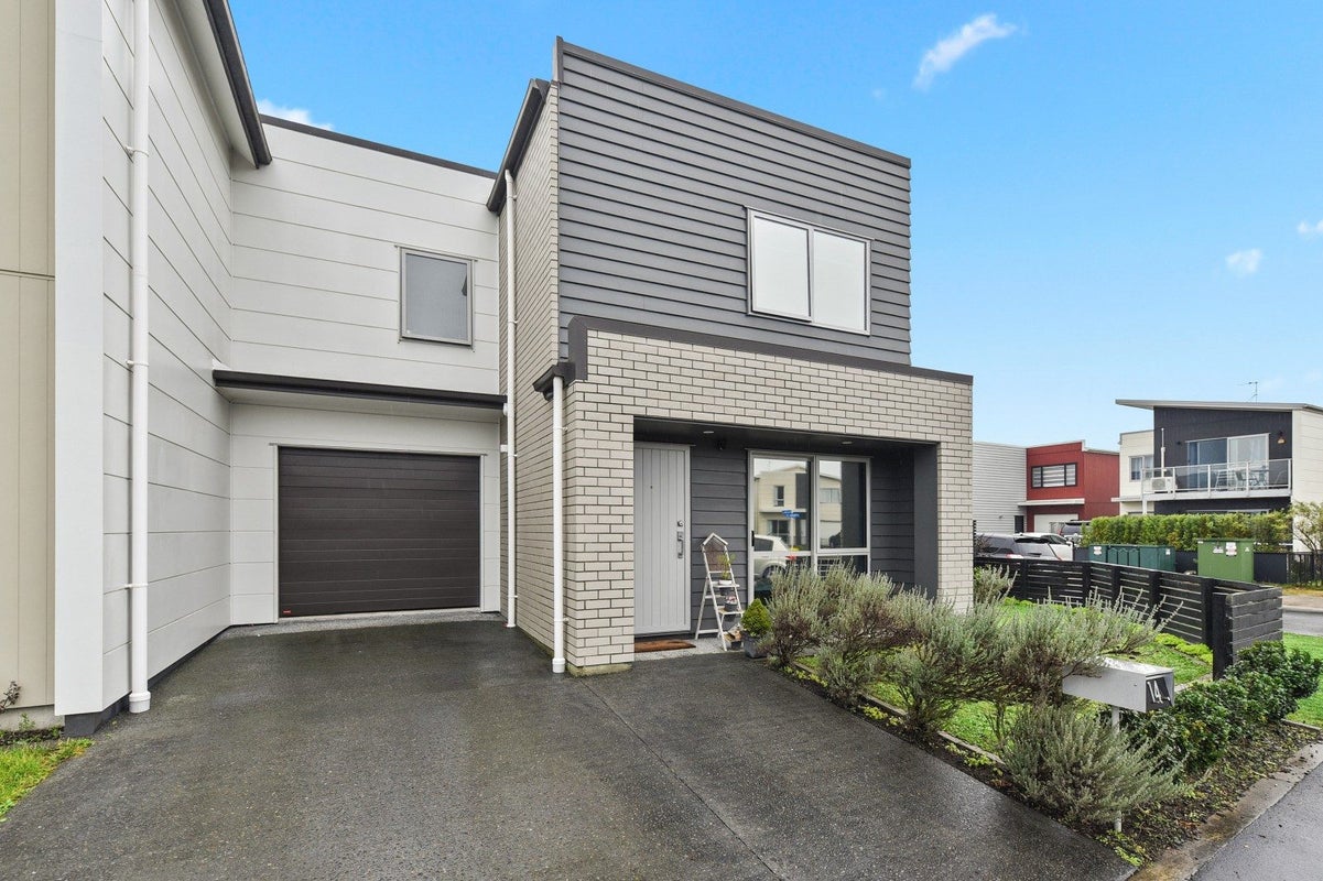 14 Anna Jean Crescent, Flagstaff, Hamilton - Carousel 1