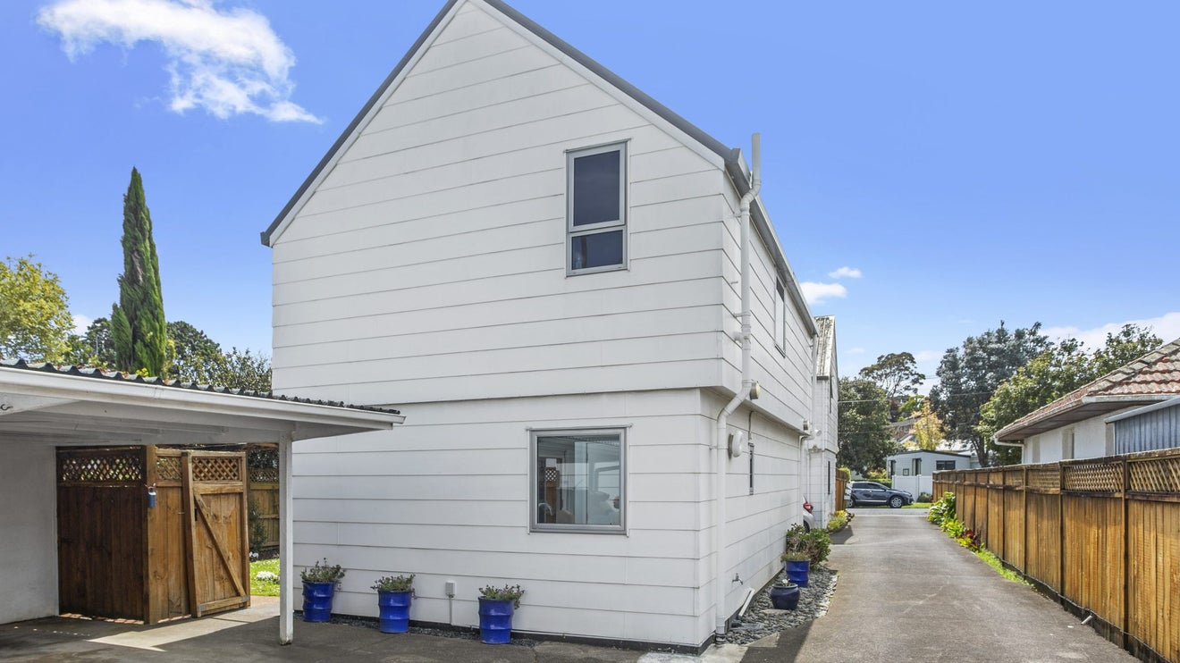 2/7 Hardington Street, Onehunga, Auckland - Carousel 1