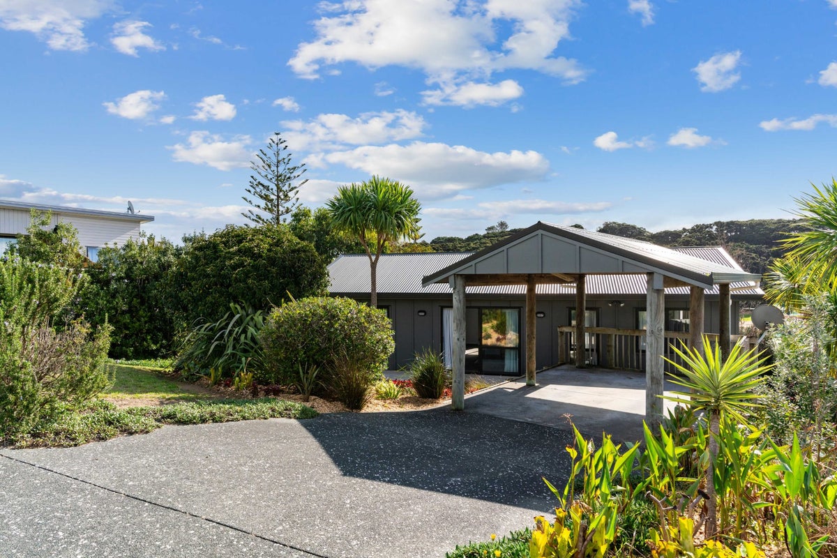 9 Nautical Heights, Mangawhai Heads, Mangawhai - Carousel 1