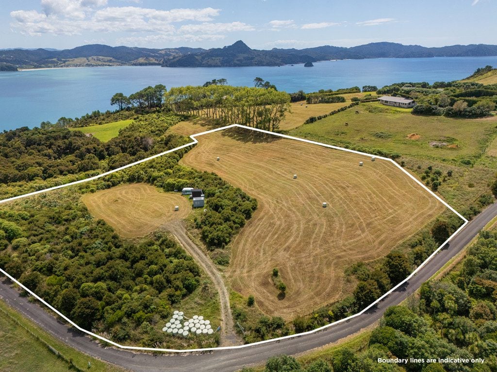 404 Lees Road, Hahei - Carousel 18