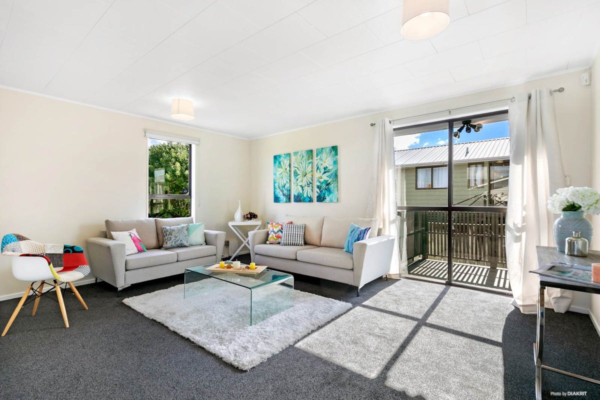 1/18 Secretariat Place, Randwick Park, Auckland - Carousel 2