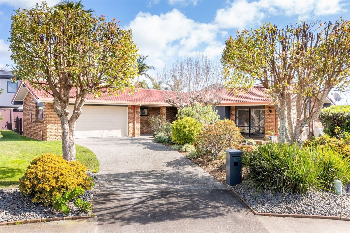 43 Clyside Avenue, Half Moon Bay, Auckland - Carousel 1