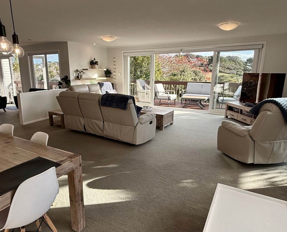 1276 Whangaparaoa Road, Army Bay, Whangaparaoa - Carousel 1