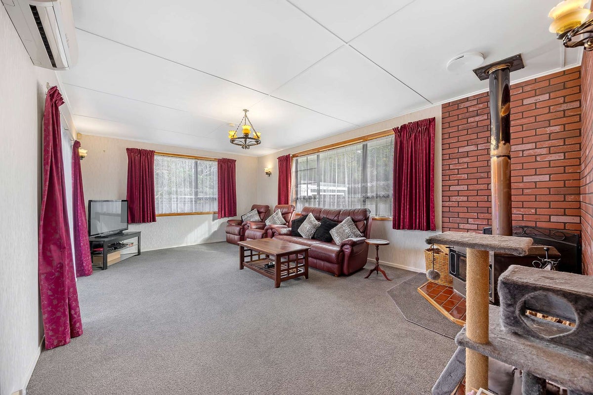 8 Ngaturi Grove, Wainuiomata, Lower Hutt - Carousel 2