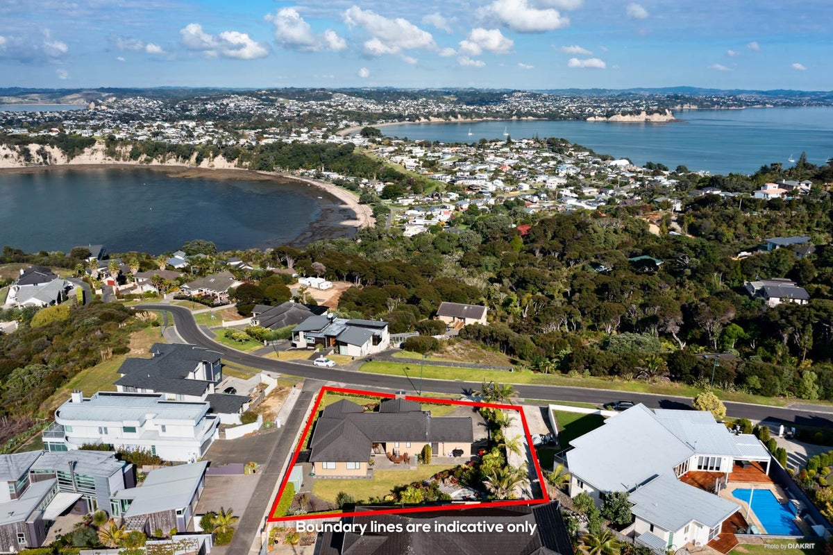 11 Beauvoir Avenue, Matakatia, Whangaparaoa - Carousel 2