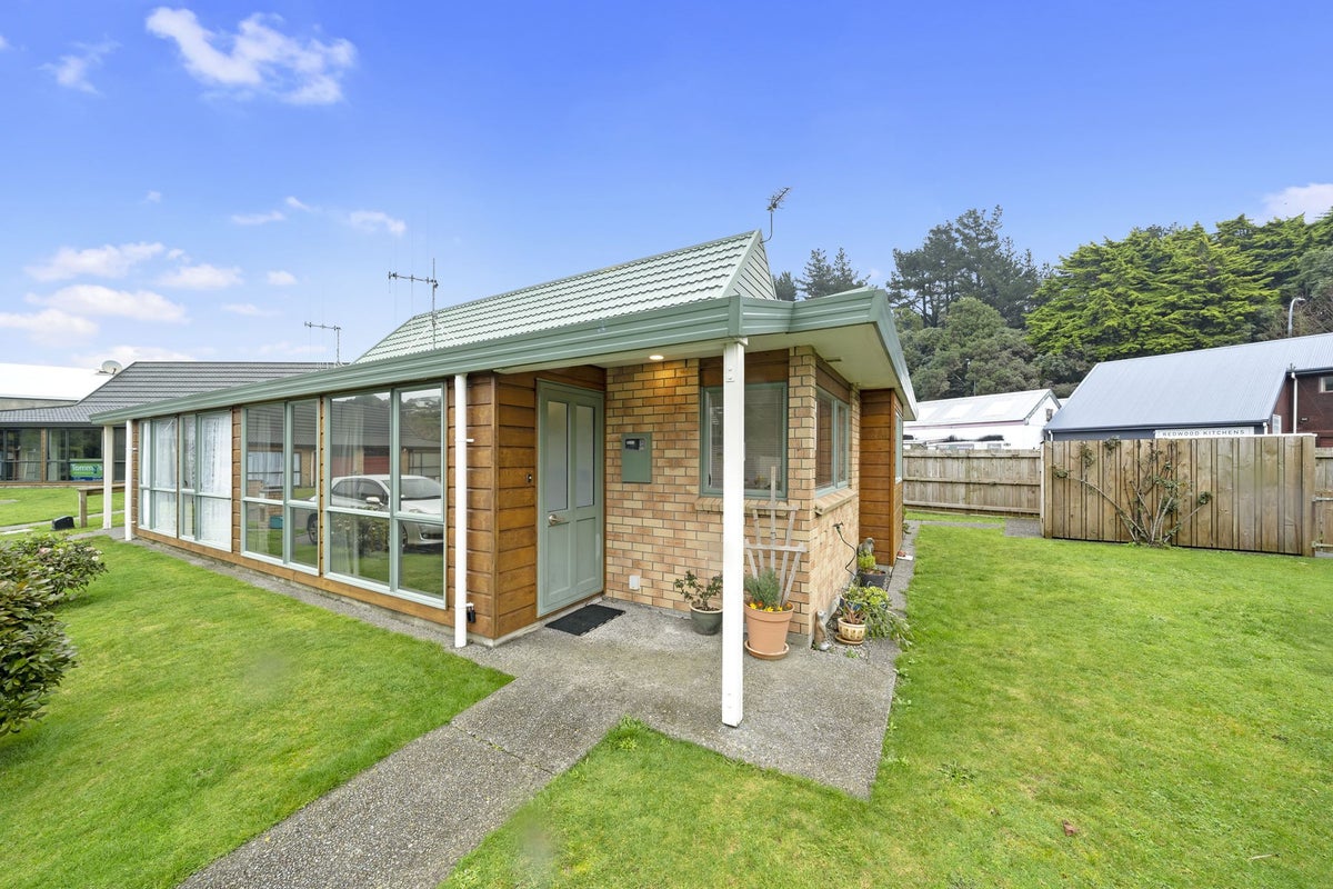 56/42 Main Road, Tawa, Wellington - Carousel 15