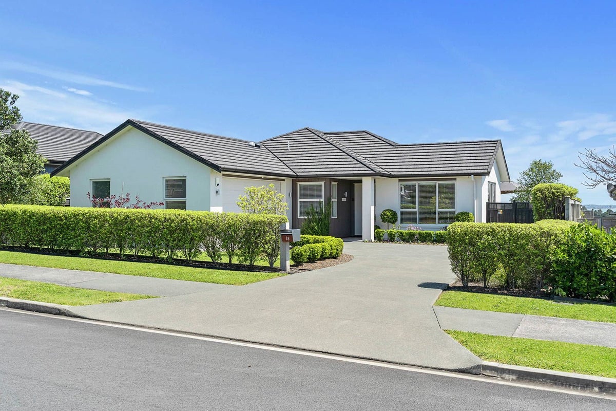 18 Mahutonga Avenue, Beachlands, Auckland - Carousel 2