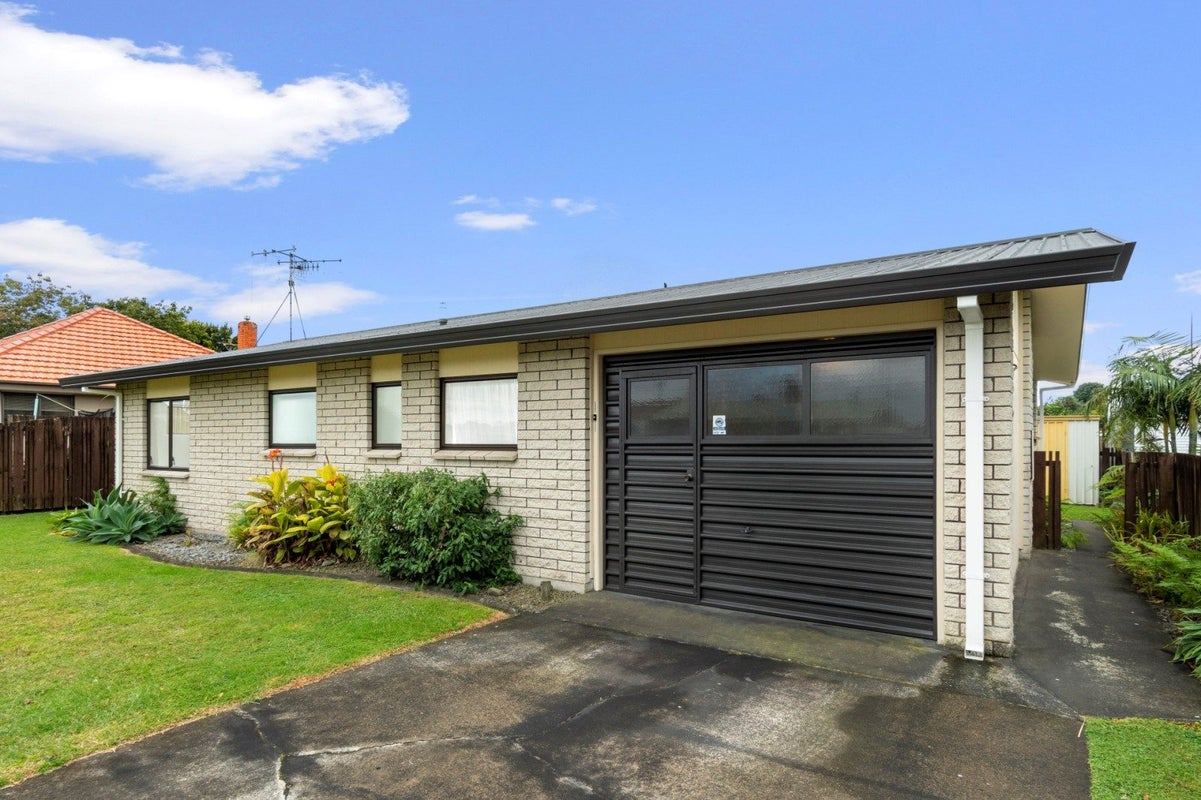 4 Pemberton Crescent, Greerton, Tauranga - Carousel 2