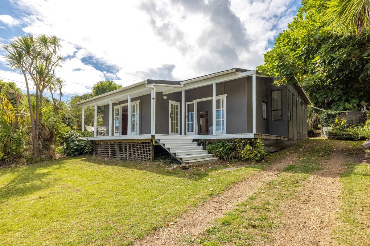 30 Natzka Road, Ostend, Waiheke Island - Carousel 1