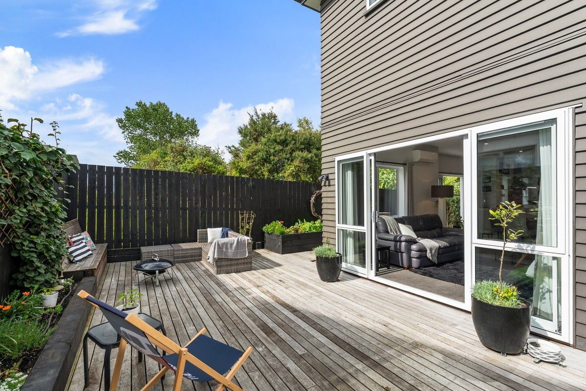 9 Manaaki Circle, Wai o Taiki Bay, Auckland - Carousel 2