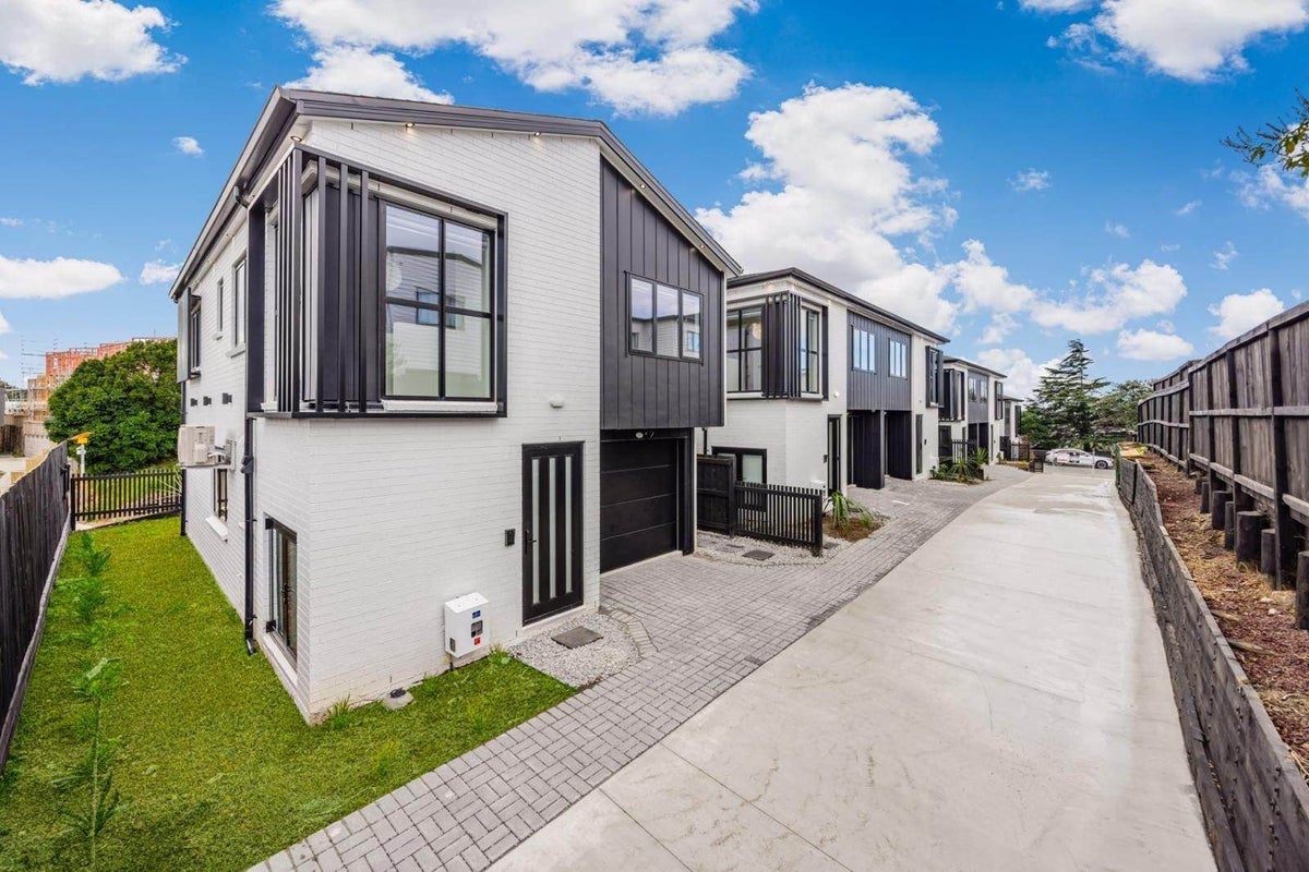 11 Chardi Kala Way, Papatoetoe, Auckland - Carousel 2