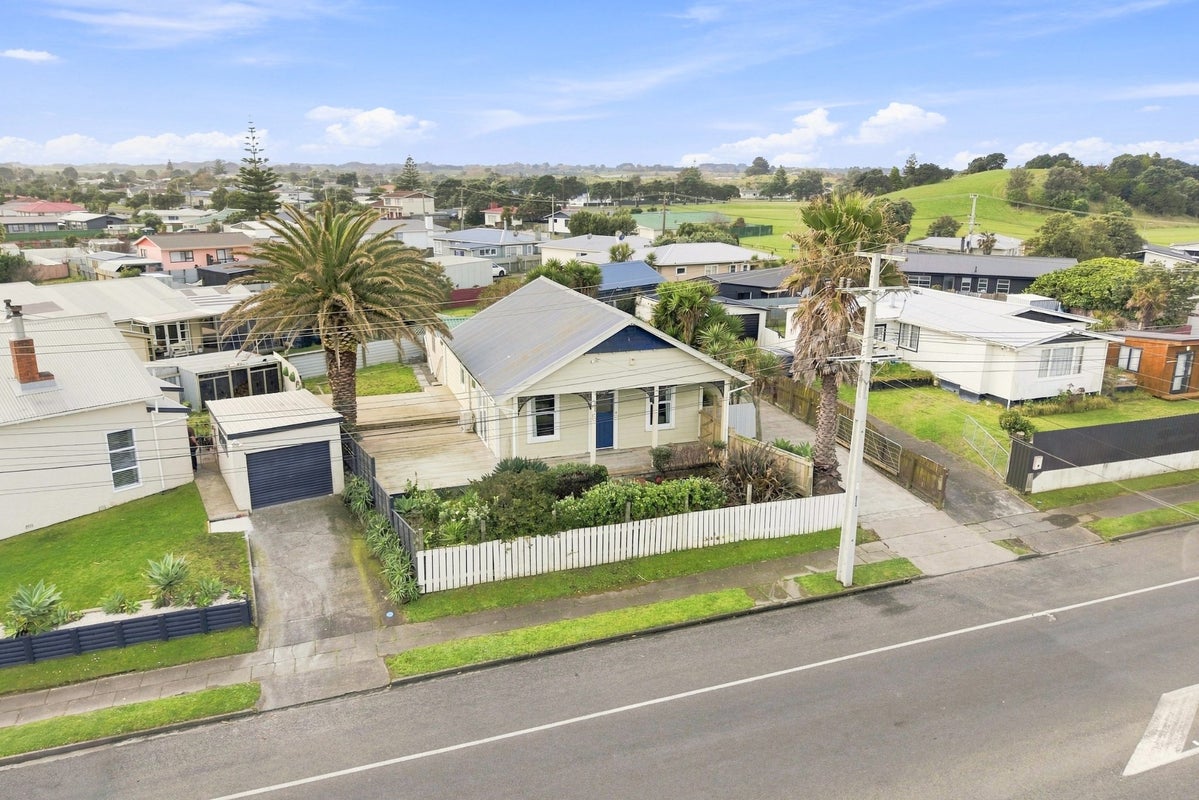 18 Bryce Street, Castlecliff, Whanganui, Manawatu / Whanganui - Carousel 1