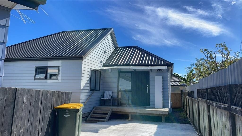 12 Riverton Drive, Randwick Park, Auckland - Carousel 1