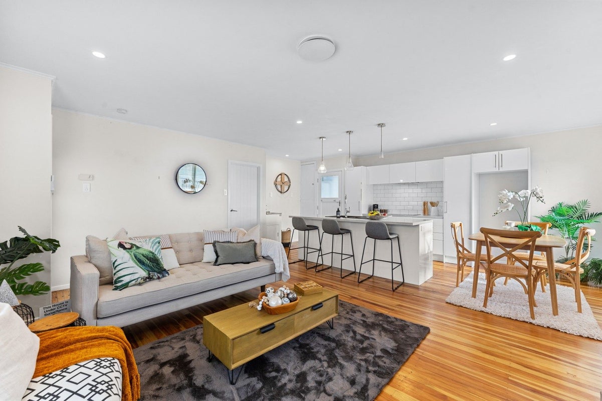 57 Amberley Avenue, Te Atatu South, Auckland - Carousel 1