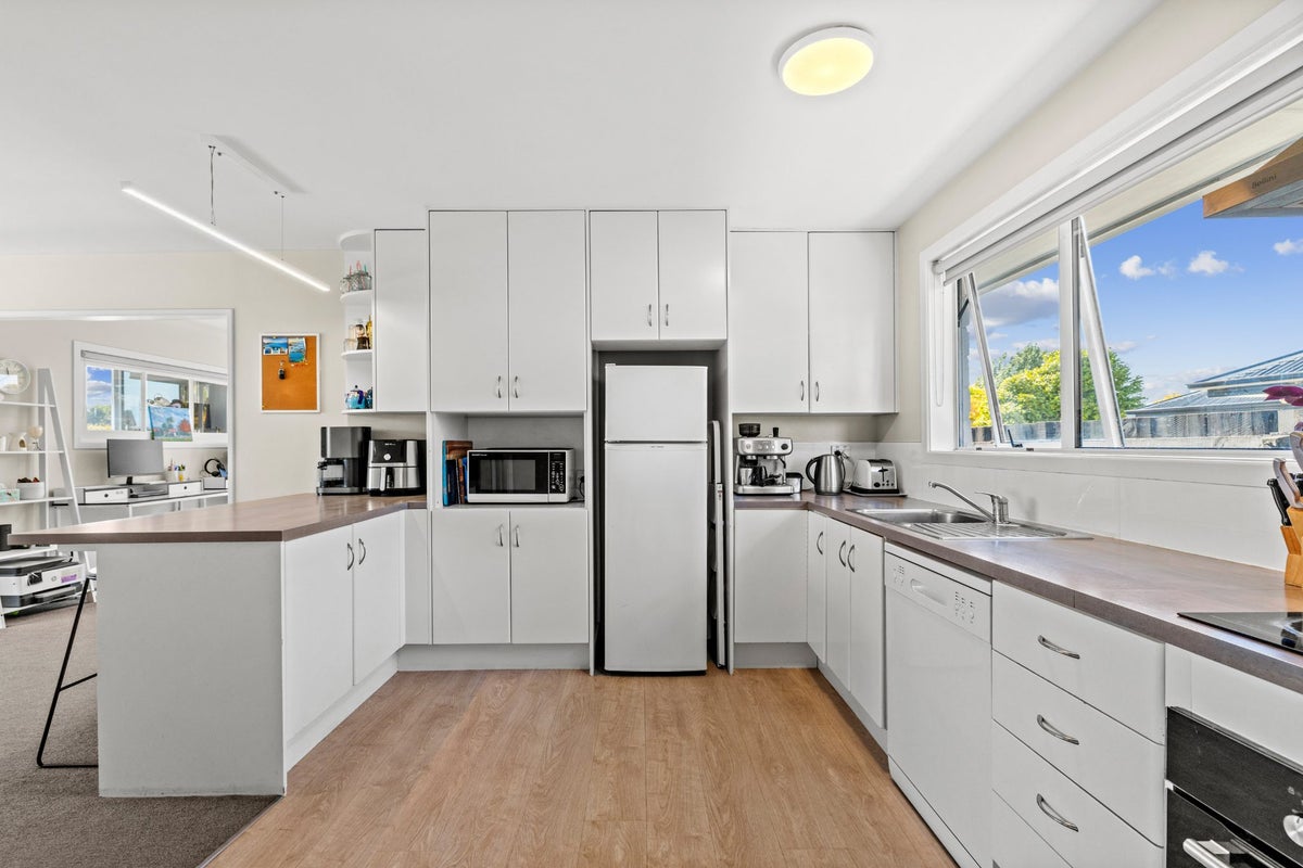 167 Queenspark Drive, Parklands, Christchurch - Carousel 2