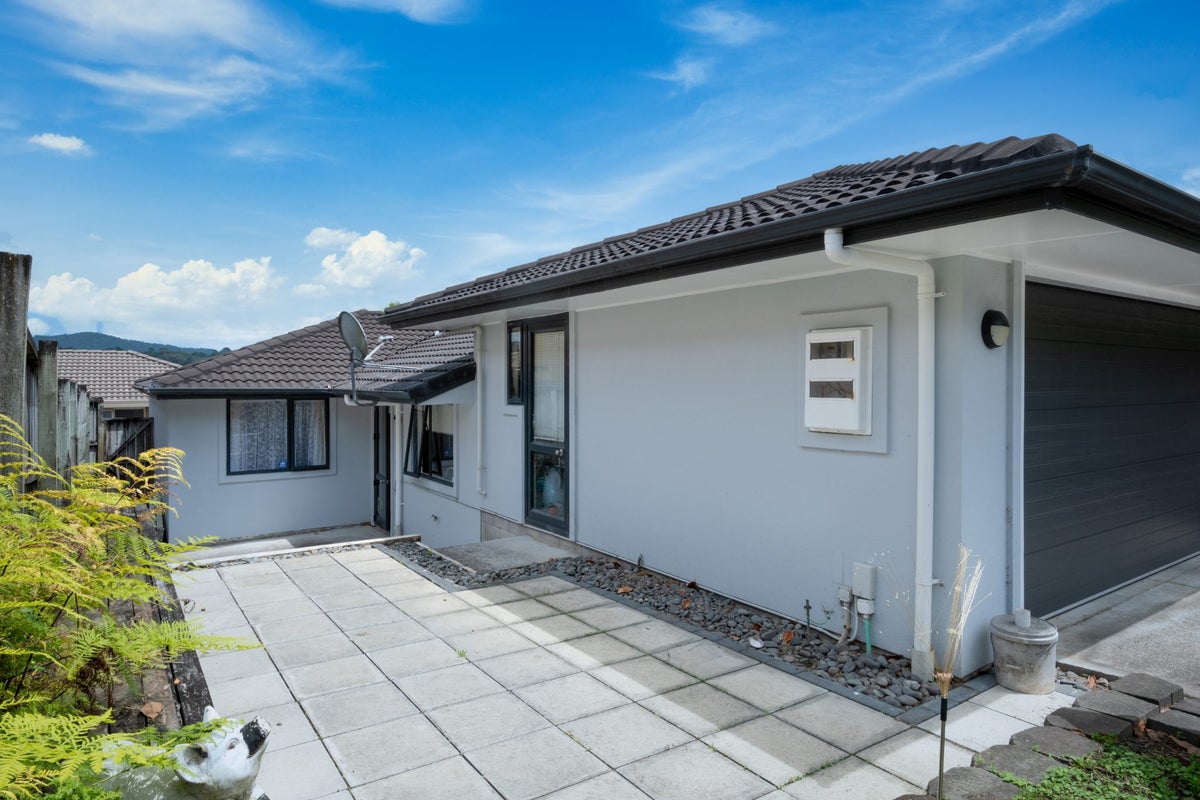 21 View Ridge Drive, Ranui, Auckland - Carousel 1