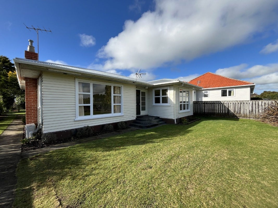 145 Coronation Avenue, Welbourn, New Plymouth - Carousel 2