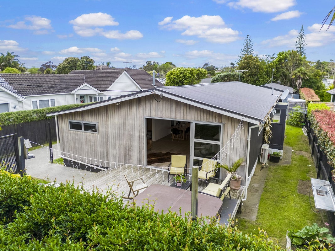 61 Ladies Mile, Manly, Whangaparaoa - Carousel 1