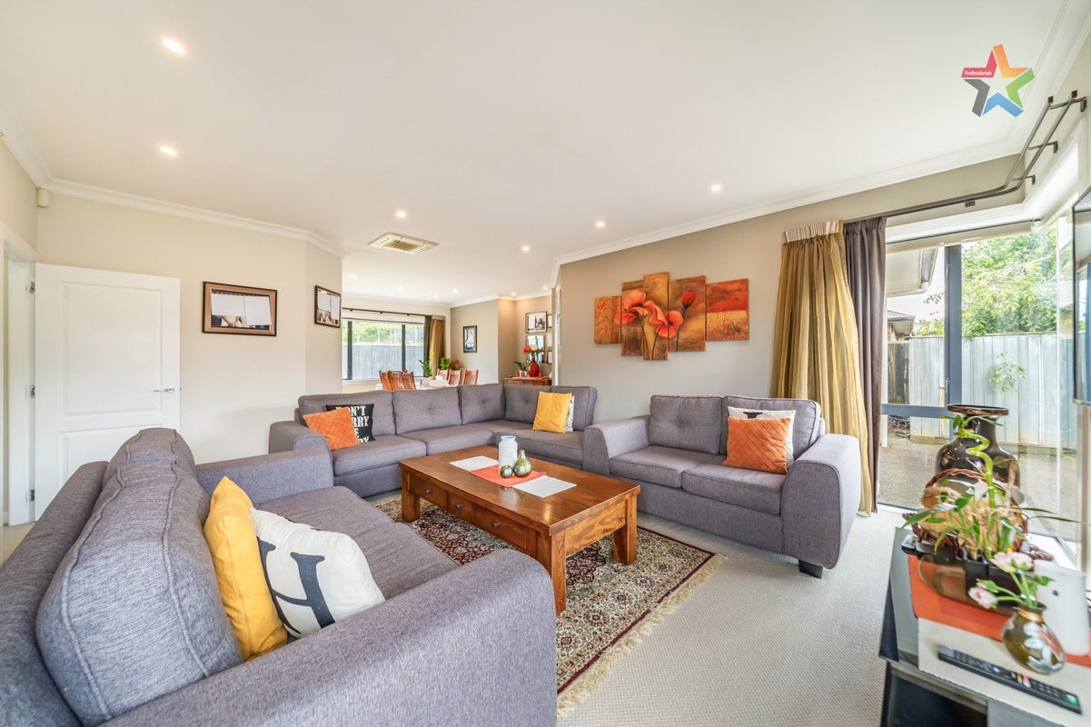 7 Cottle Heath Close, Manor Park, Lower Hutt - Carousel 2