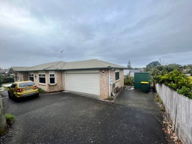 17 Chesterfield Way, Orewa, Orewa - Carousel 1