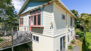 61 Standen Street, Karori, Wellington - Carousel 1