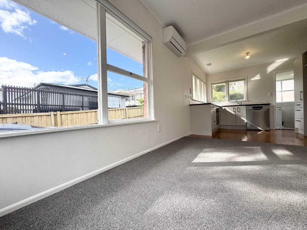 2/45A Northboro Road, Belmont, Auckland - Carousel 2