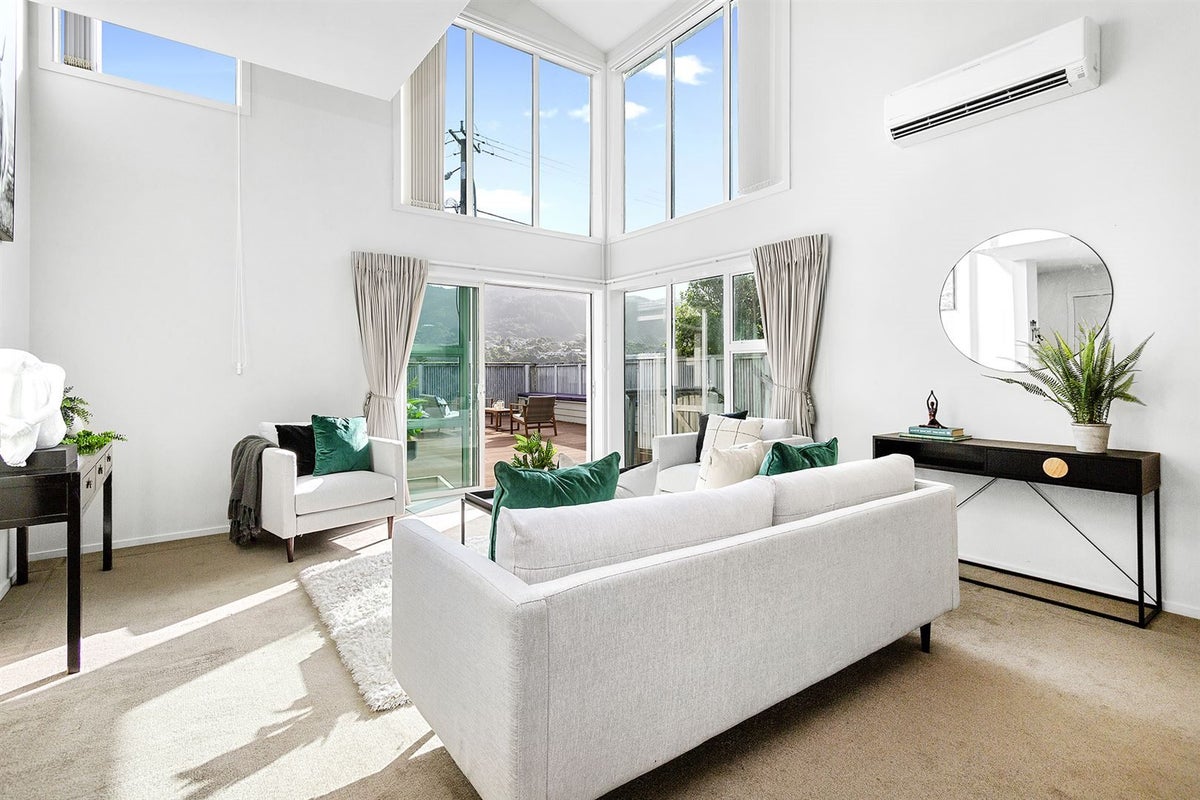 9 Duncan Street, Tawa, Wellington - Carousel 1