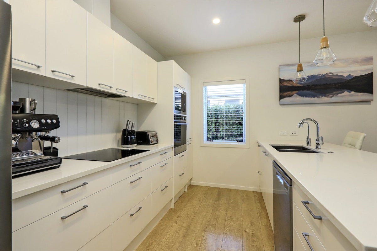27A Warwick Crescent, Taradale, Napier - Carousel 2