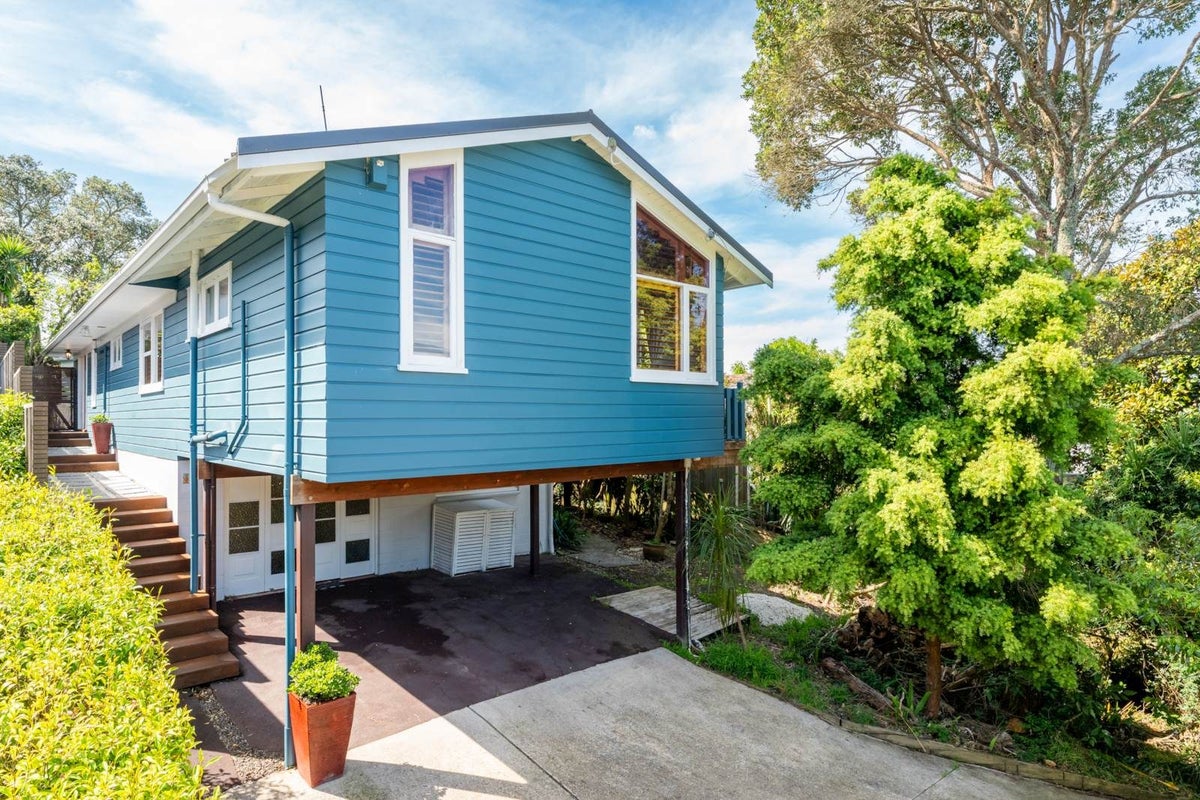 9 Agathis Ave, Mairangi Bay, North Shore City - Carousel 1