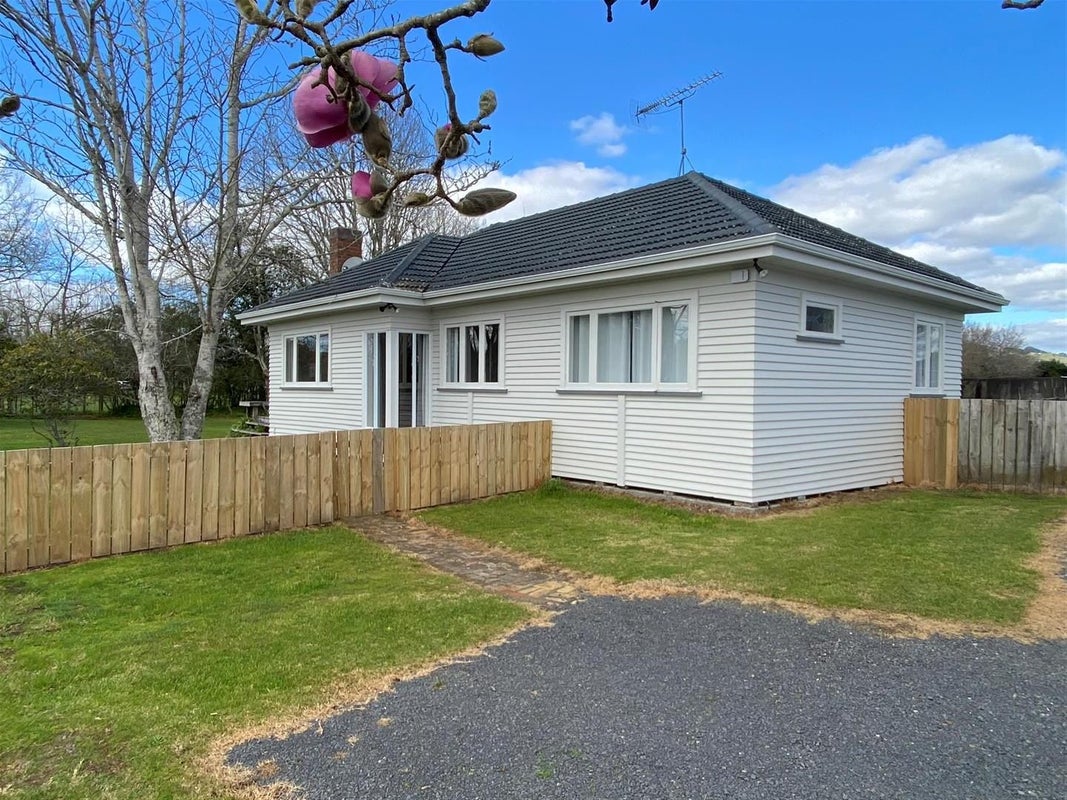 413 Clevedon-Takanini Road, Papakura - Carousel 2