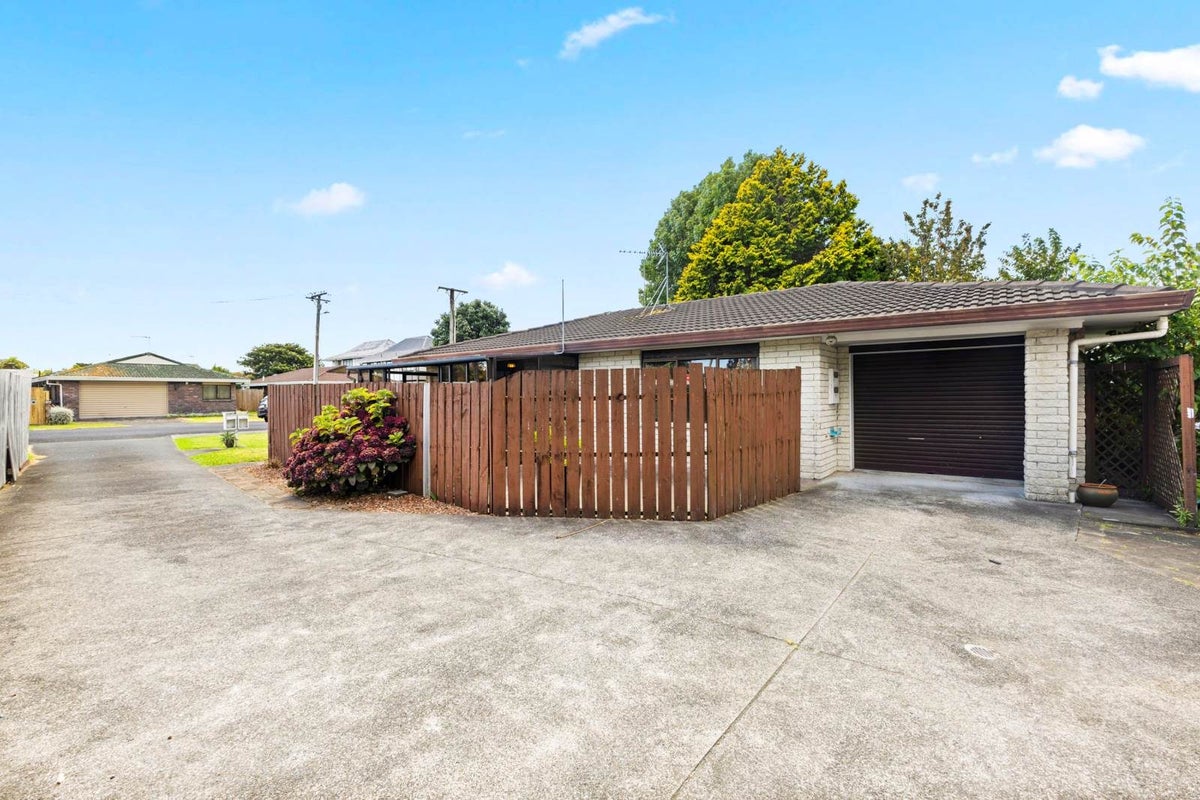 1/1 Albert Street, Papakura, Auckland - Carousel 1