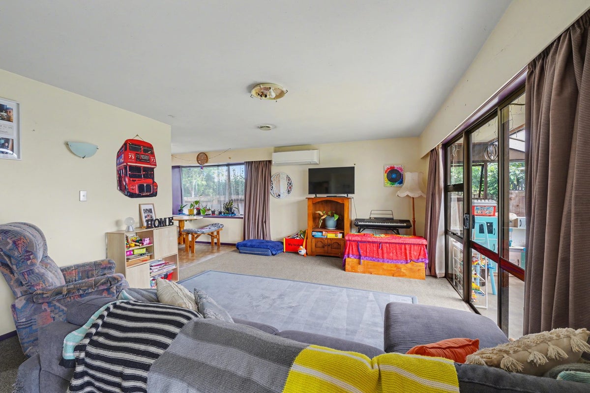 2/119A Prestons Road, Redwood, Christchurch - Carousel 2