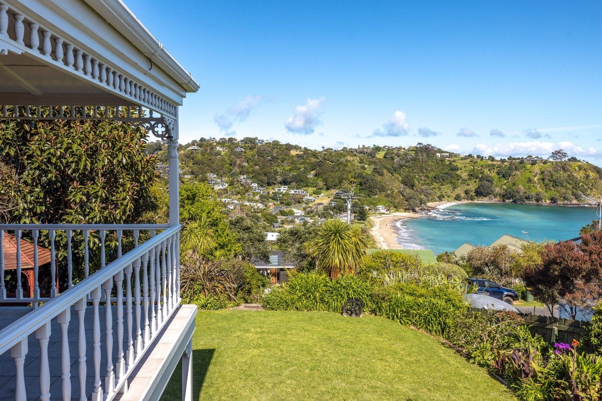 15 Matapana Road, Palm Beach, Waiheke Island - Carousel 1