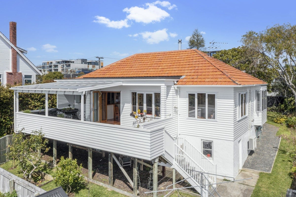 60 Godden Crescent, Mission Bay, Auckland - Carousel 1