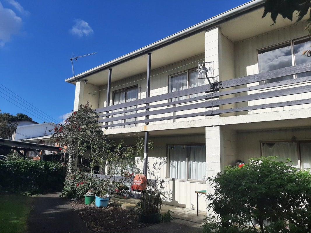 8/30 Fairview Road, Mount Eden, Auckland - Carousel 1