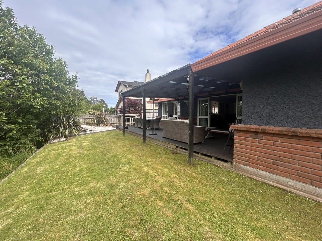 108 Pacific Drive, Fitzherbert, Palmerston North - Carousel 17