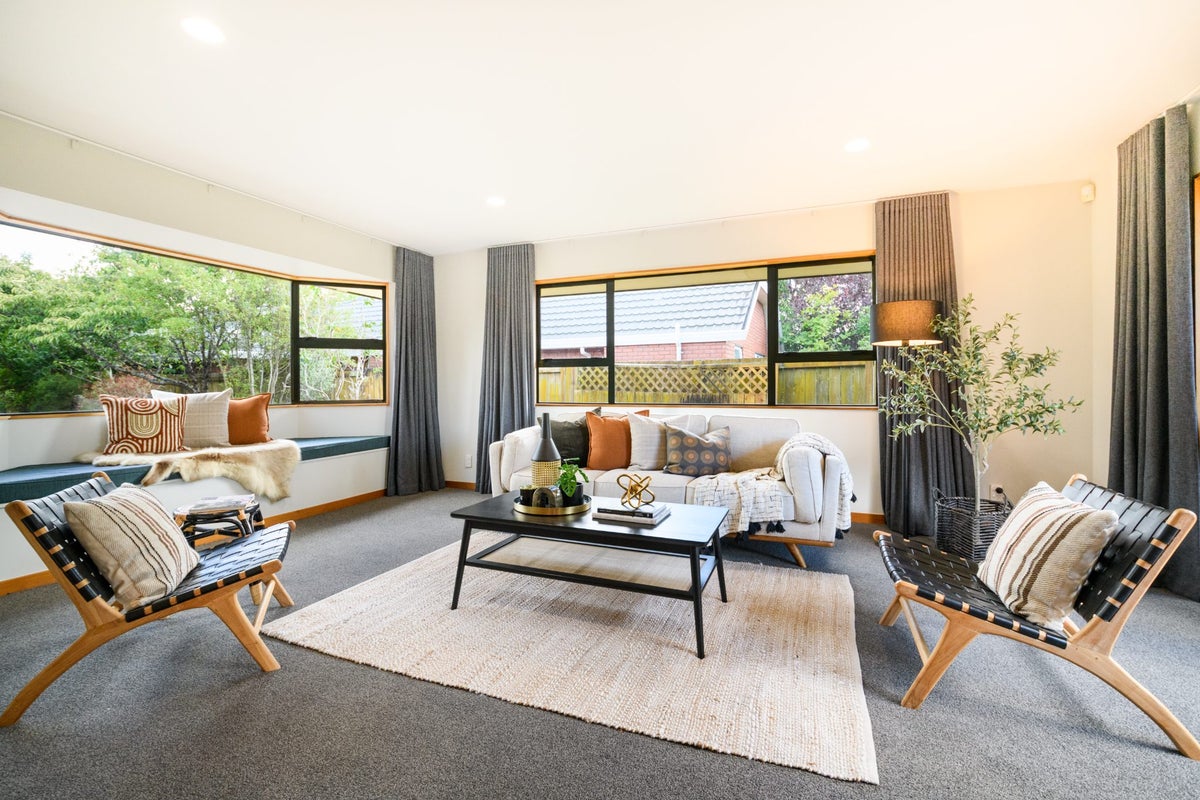 16 Rothesay Place, Highbury, Palmerston North - Carousel 1