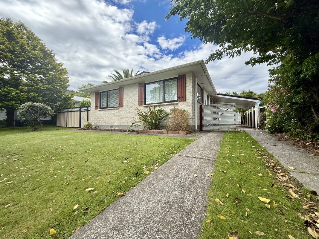 122 California Drive, Totara Park, Upper Hutt - Carousel 1