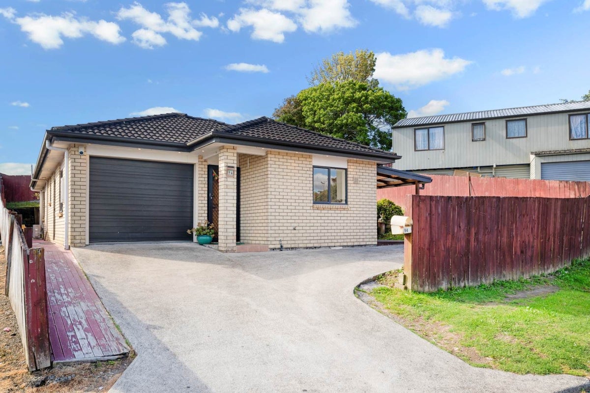 94 Robert Skelton Place, Clendon Park, Auckland - Carousel 1