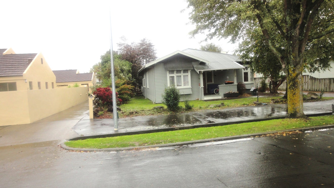 16 Colombo Street, Hokowhitu, Palmerston North - Carousel 2