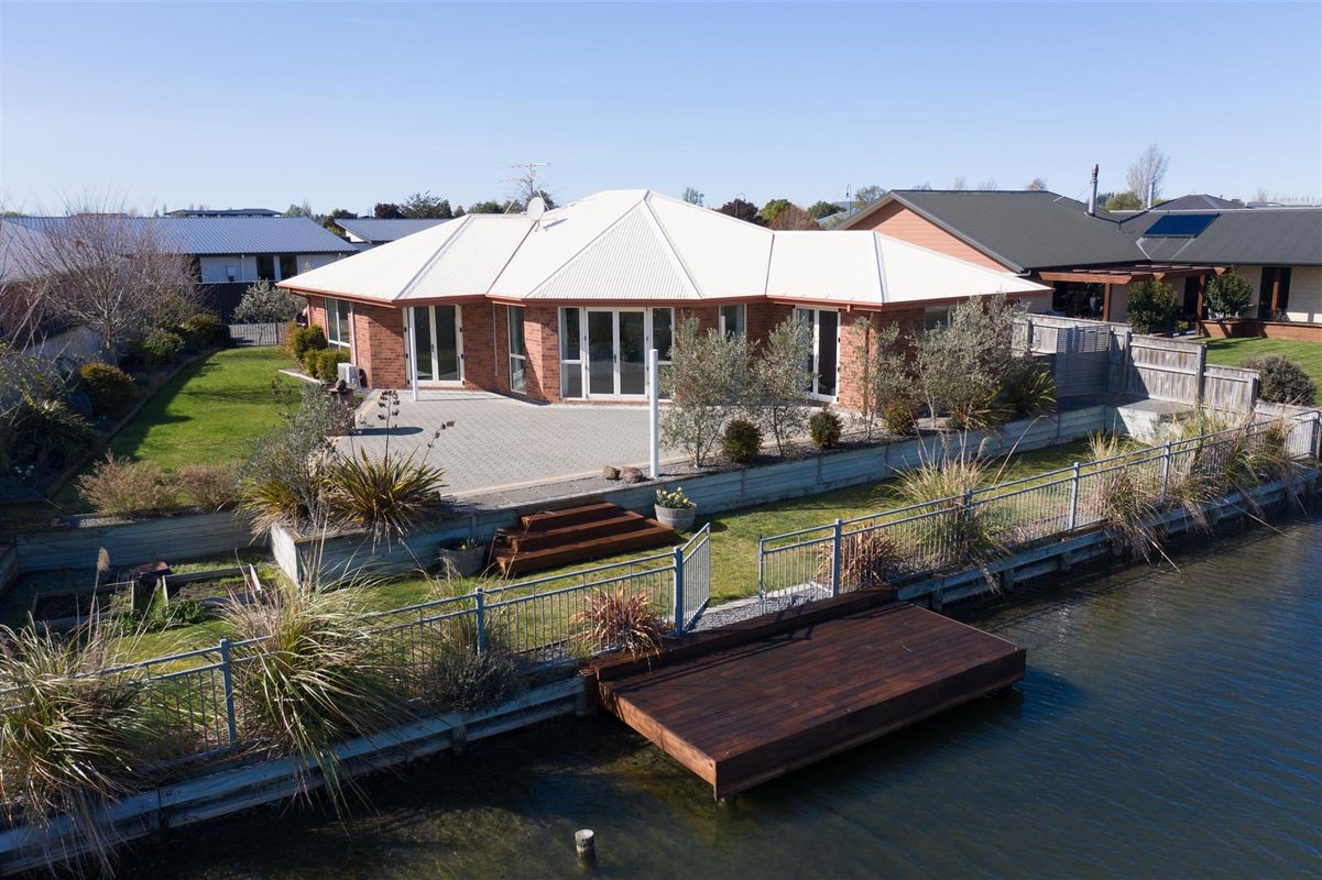 6 Halston Close, Huntingdon, Ashburton - Carousel 2