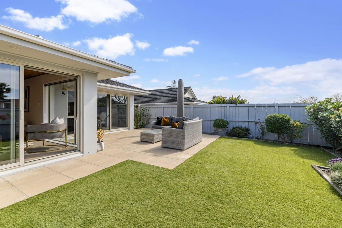 6 Skilling Place, Farm Cove, Manukau City, Auckland - Carousel 1