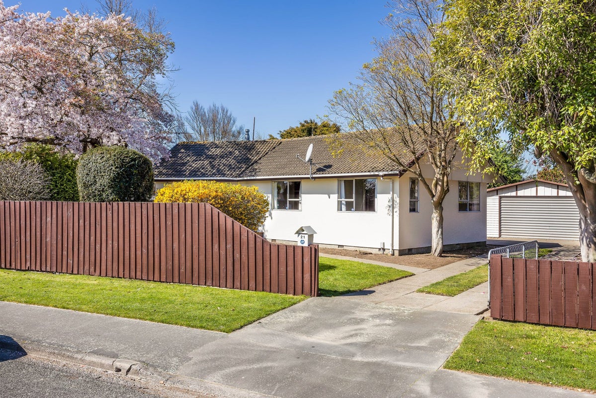 21 Oakley Crescent, Hornby, Christchurch - Carousel 1